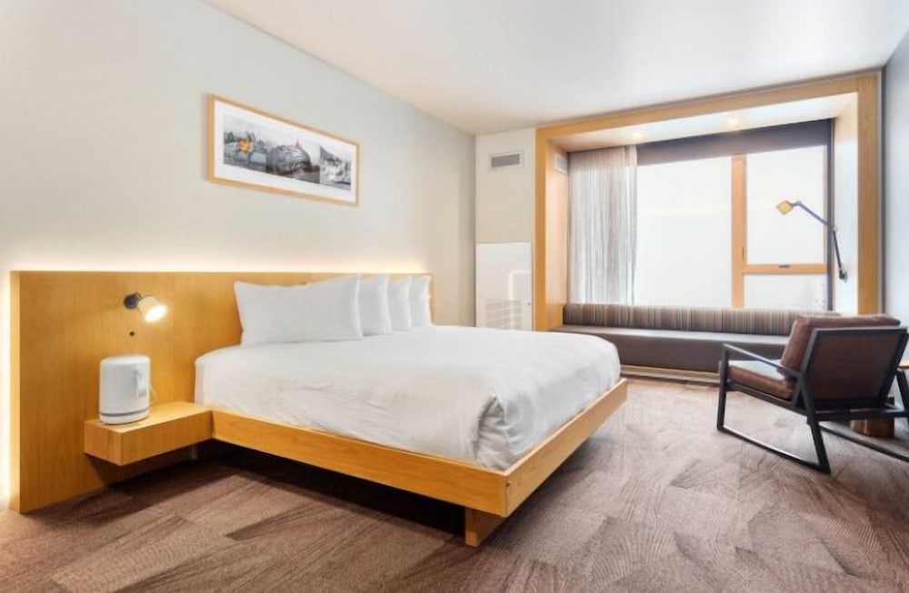 Room, 1 King Bed (Humbird) photo 2