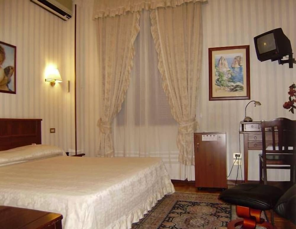Double Room - Photo 11