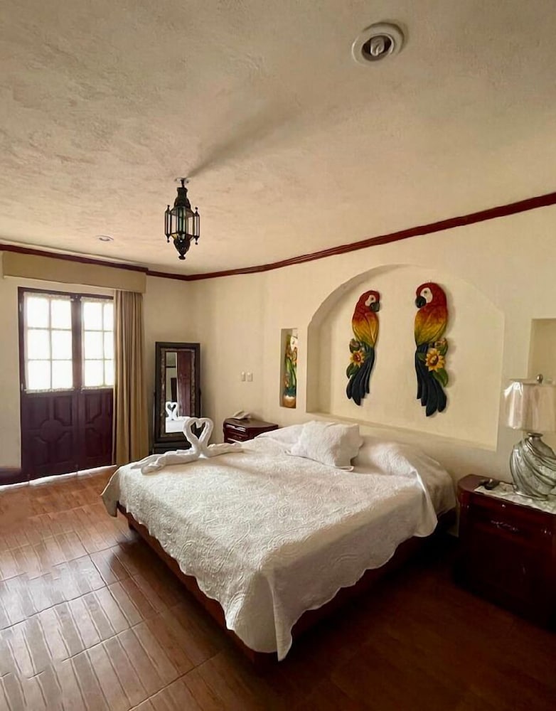 Panoramic Room, 1 King Bed, Mountain View photo 2