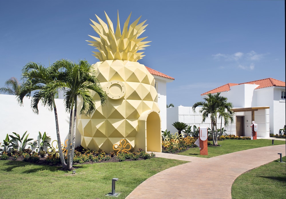 Room (THE PINEAPPLE)