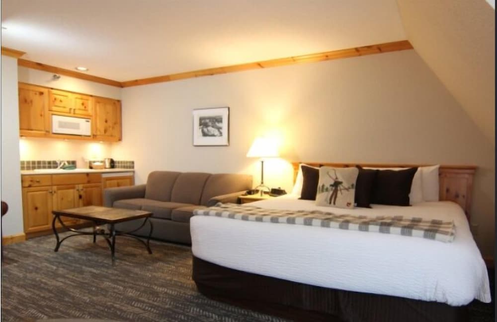 Deluxe Room, 1 King Bed with Sofa bed (Selkirk Choice) photo 3