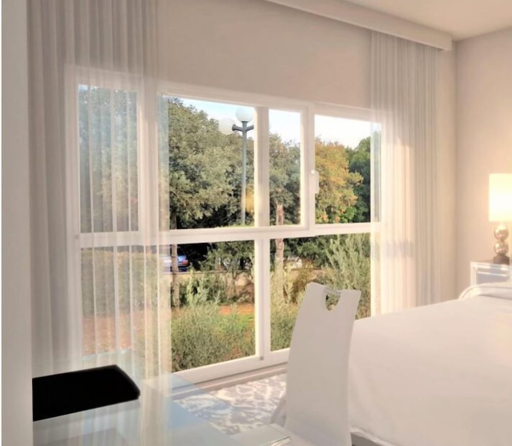 Superior Suite, 2 Bedrooms, Balcony thumbnail 5