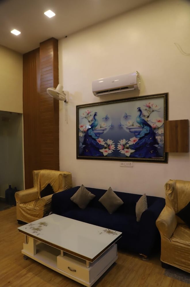 Deluxe Room - Photo 8