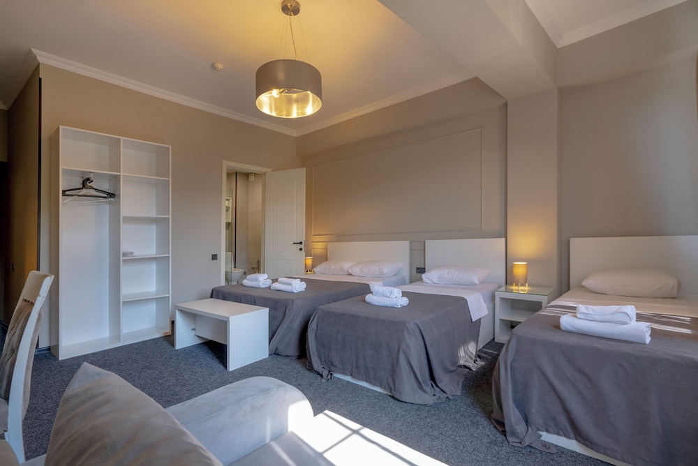 Quadruple Room with City View photo 3