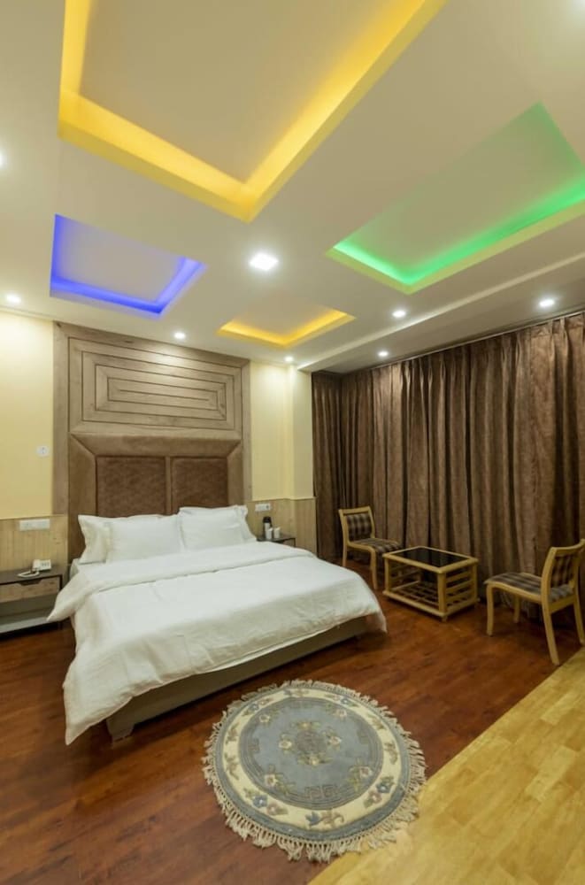 Executive Room - Photo 5