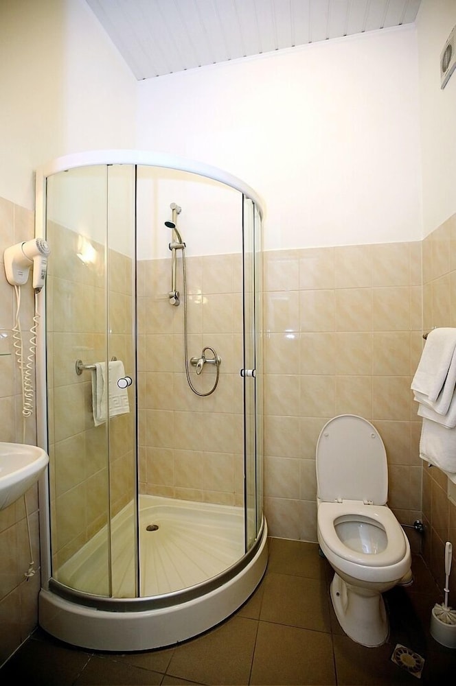 Standard Twin Room - Photo 4
