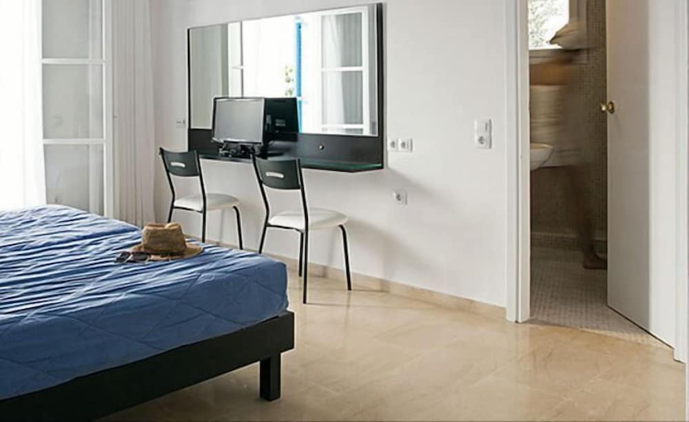 Double or Twin Courtyard View - Photo 3