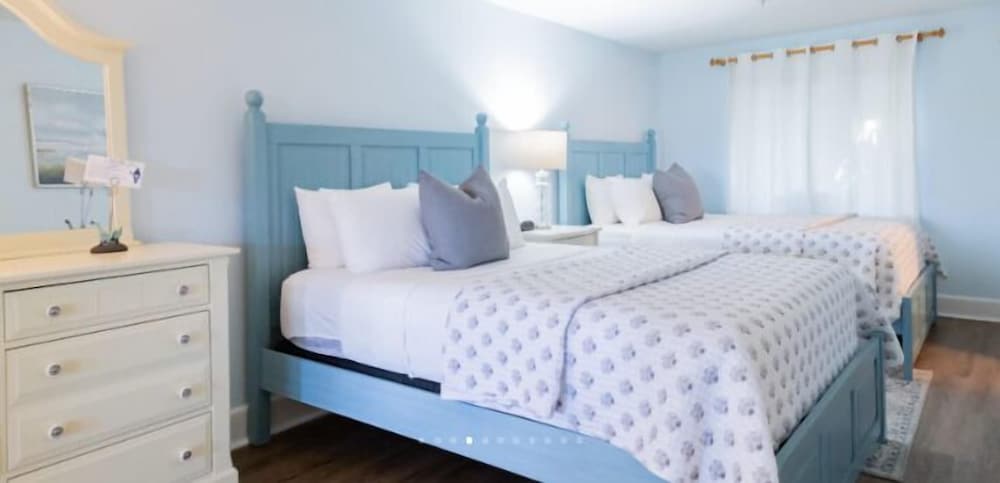 Standard Suite, 2 Queen Beds, Kitchenette, River View