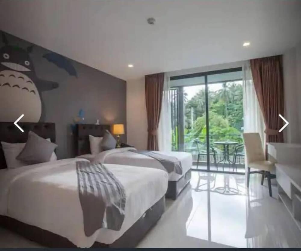 Deluxe Studio, Multiple Beds, Balcony, Garden View