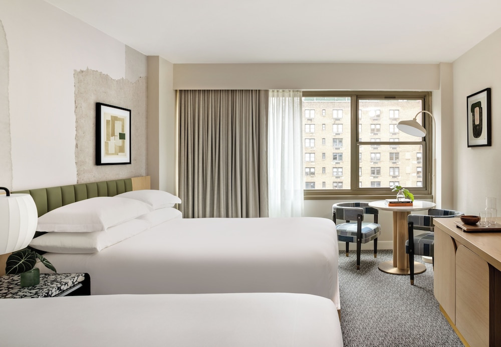 Premium Room, 2 Queen Beds (High Floor) thumbnail 5
