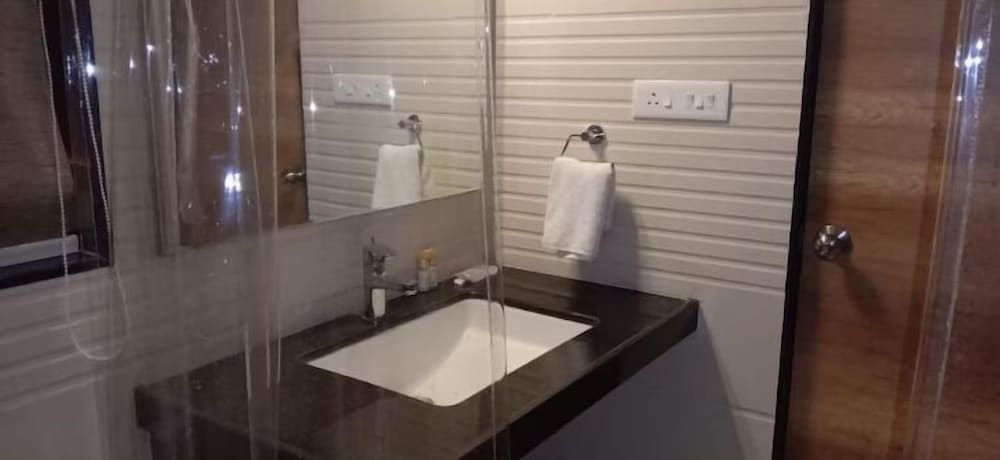Deluxe Room - Photo 3
