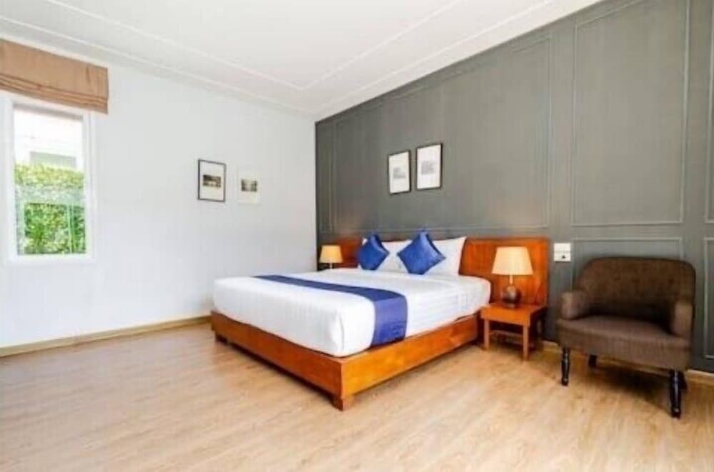 DeLuxe Double Room with Pool Access photo 2