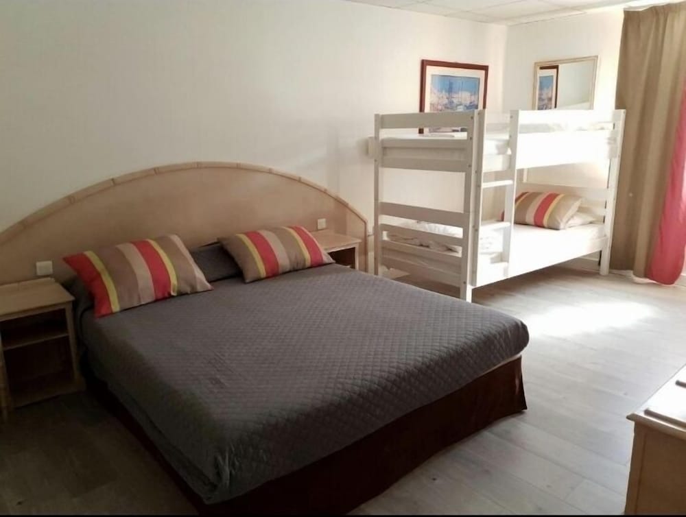 Quadruple Room - Photo 6