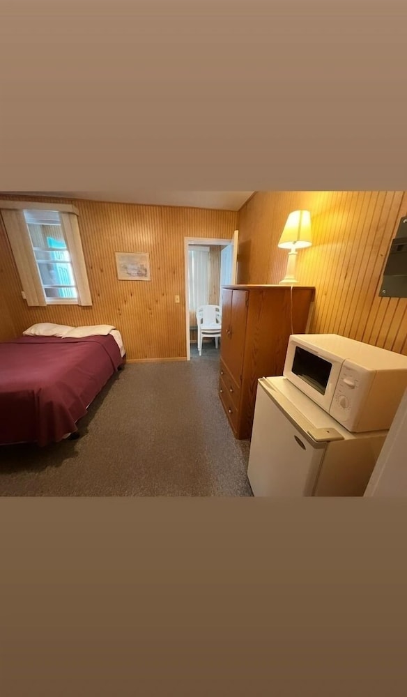 Grand Room, 4 Bedrooms, Refrigerator & Microwave photo 1