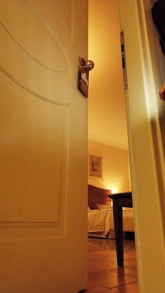 Double or Twin Room - Photo 3