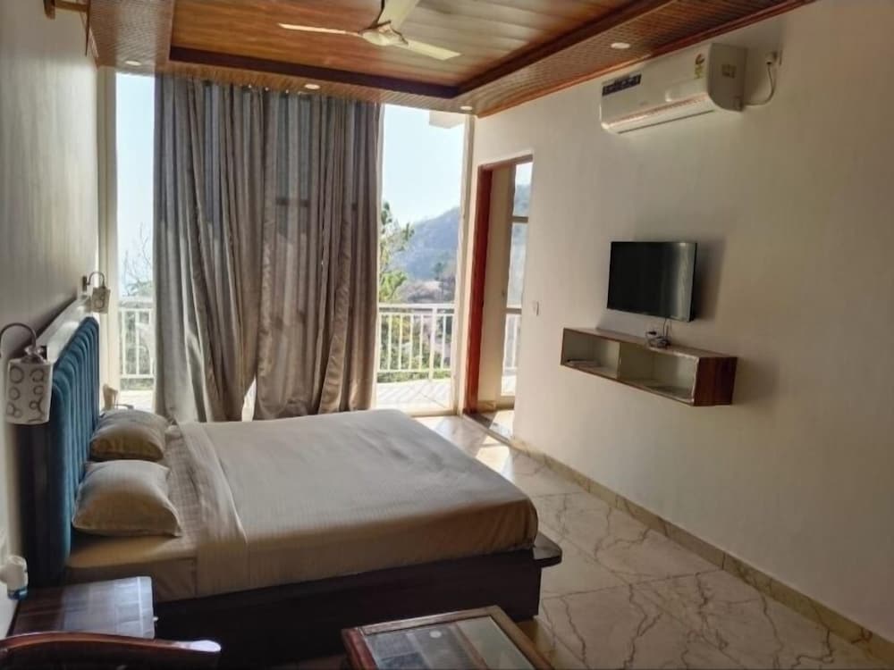 Family Room, Balcony photo 2