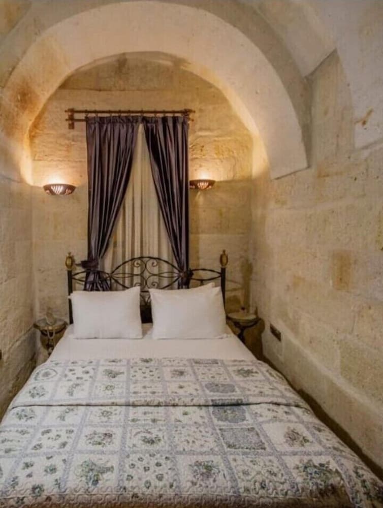 104 Cistern Stone Room photo 2