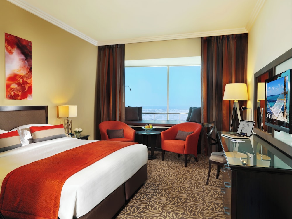 Room, 1 King Bed, Club Lounge Access (Guest) - Photo 2
