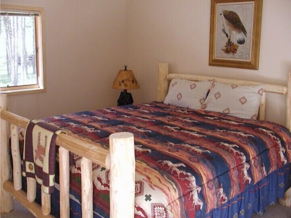 Deluxe Cabin, 3 Bedrooms (White Lightning) photo 1