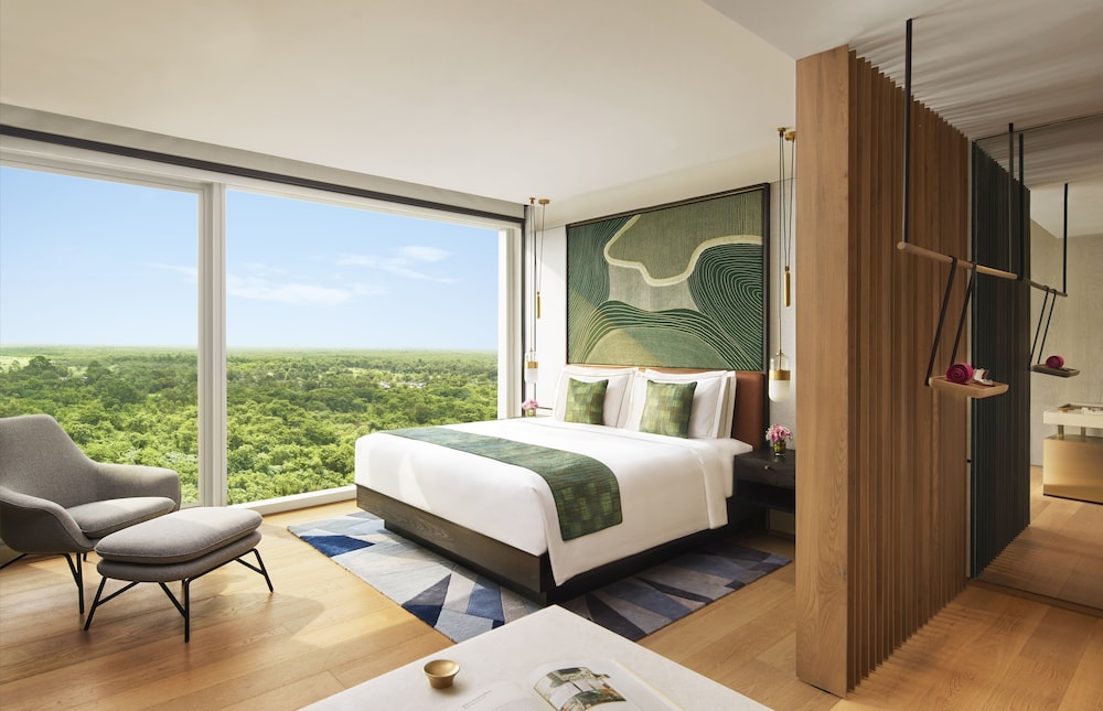Luxury Suite, 1 King Bed - Photo 4