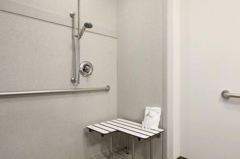 Room, Multiple Beds, Accessible photo 3