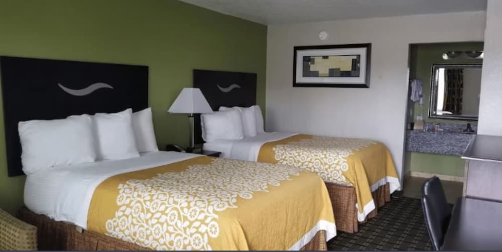 Suite, Multiple Beds, Smoking (Two-Bedroom) - Photo 5