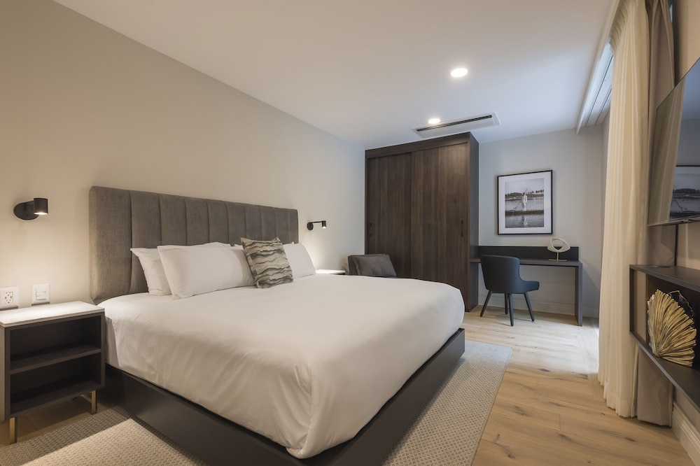Superior Suite - Photo 1