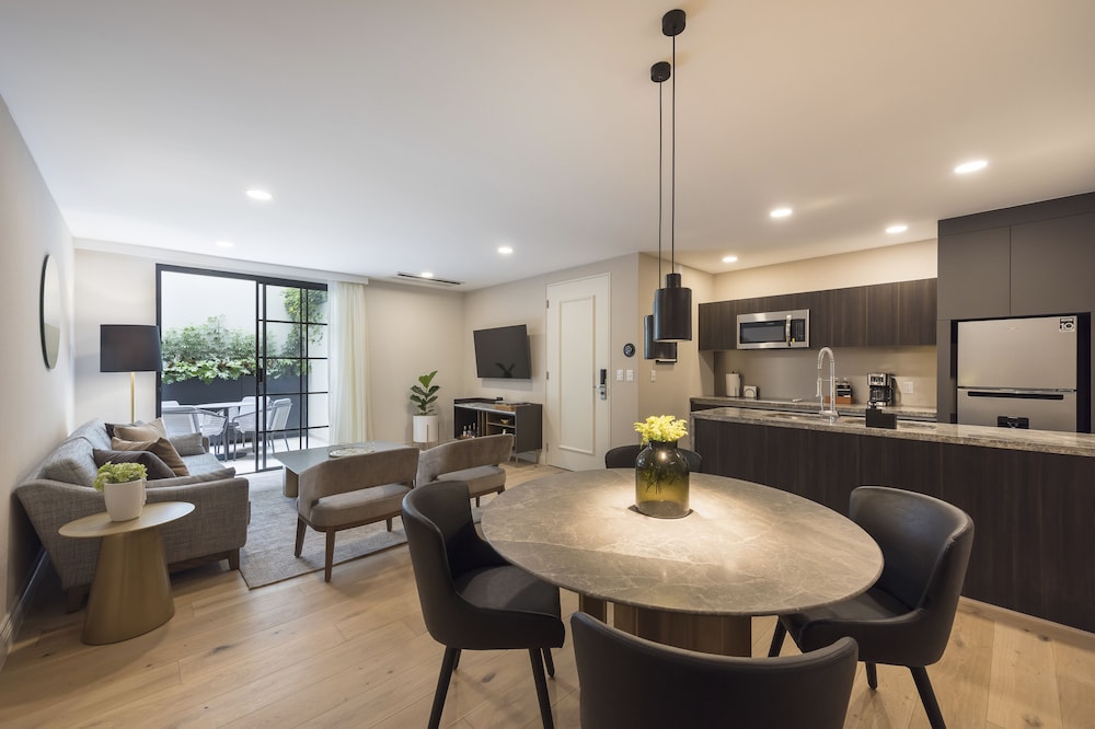 Superior Suite - Photo 3
