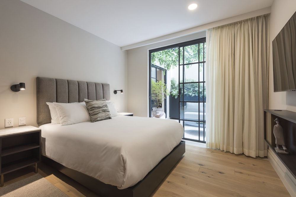 Superior Suite - Photo 2