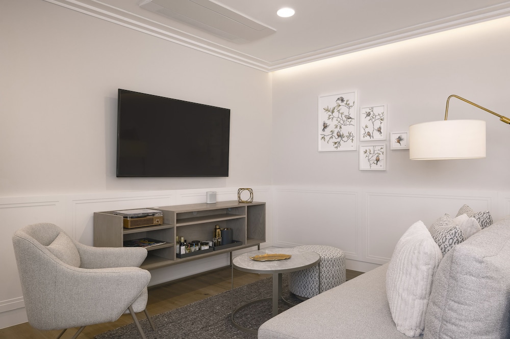 Design Apartment, 1 King Bed with Sofa bed - Photo 2