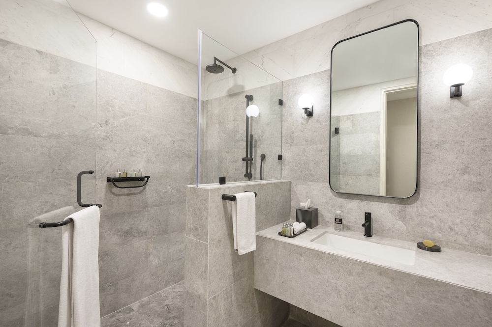 Superior Suite - Photo 6