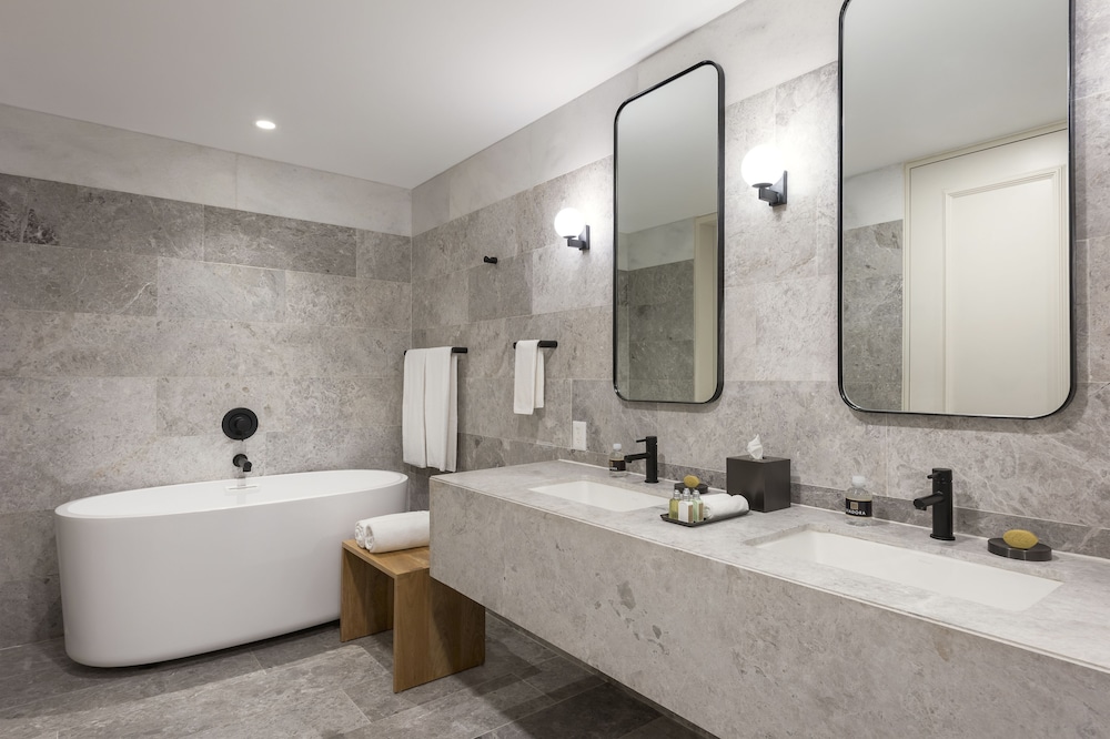 Superior Suite - Photo 5