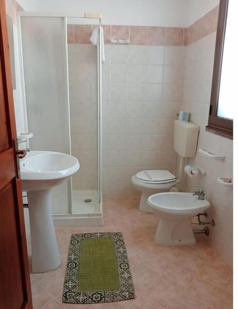 Double or Twin Room - Photo 4