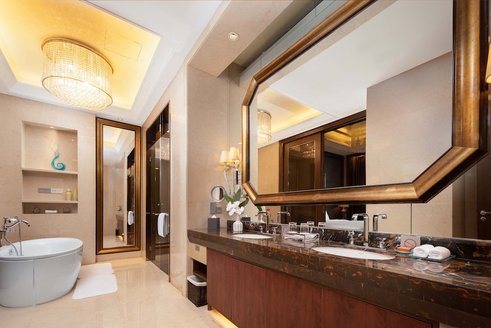 Suite, Multiple Beds (Living Dining) photo 3