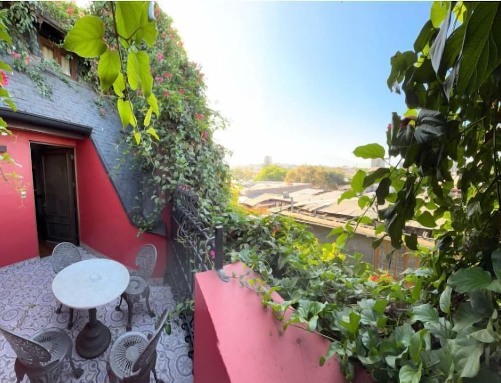 Suite, 1 King Bed, Balcony