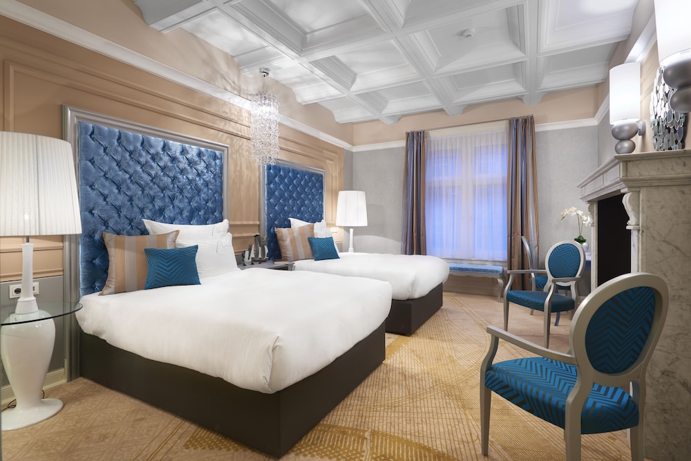 Grand Luxury Room with 2 Full Sized Beds