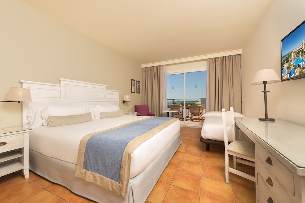 Classic Double Room, Partial Sea View (2 adults and 1 child)