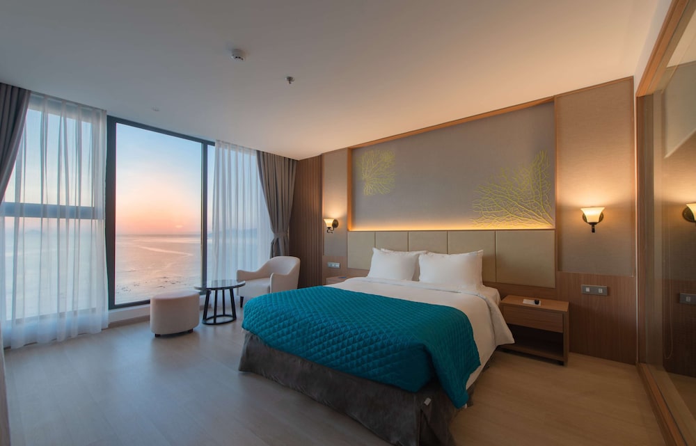 Deluxe Double Room, Ocean View - Photo 2