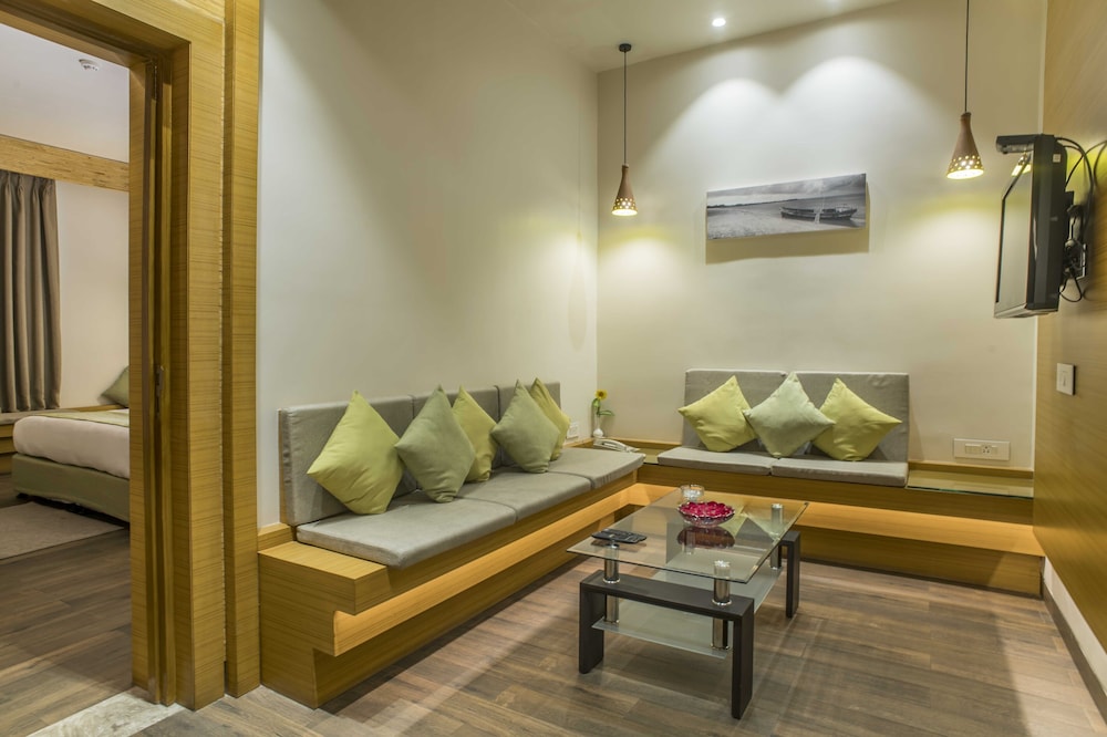 Suite Room - Photo 3
