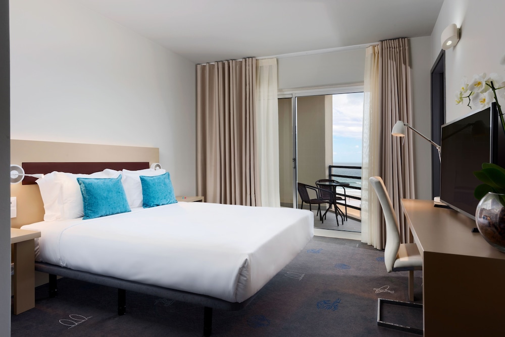 Premium Suite, 1 Queen Bed, Non Smoking, Ocean View photo 3