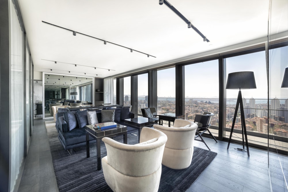 Fairmont, Suite, Club Lounge Access thumbnail 6
