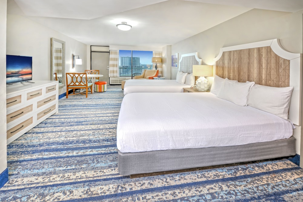 Standard Room, 2 Queen Beds, Partial Ocean View - Photo 1