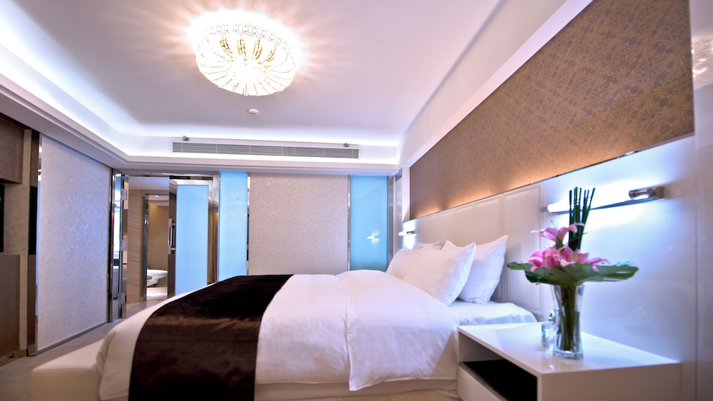Deluxe Suite - Photo 1