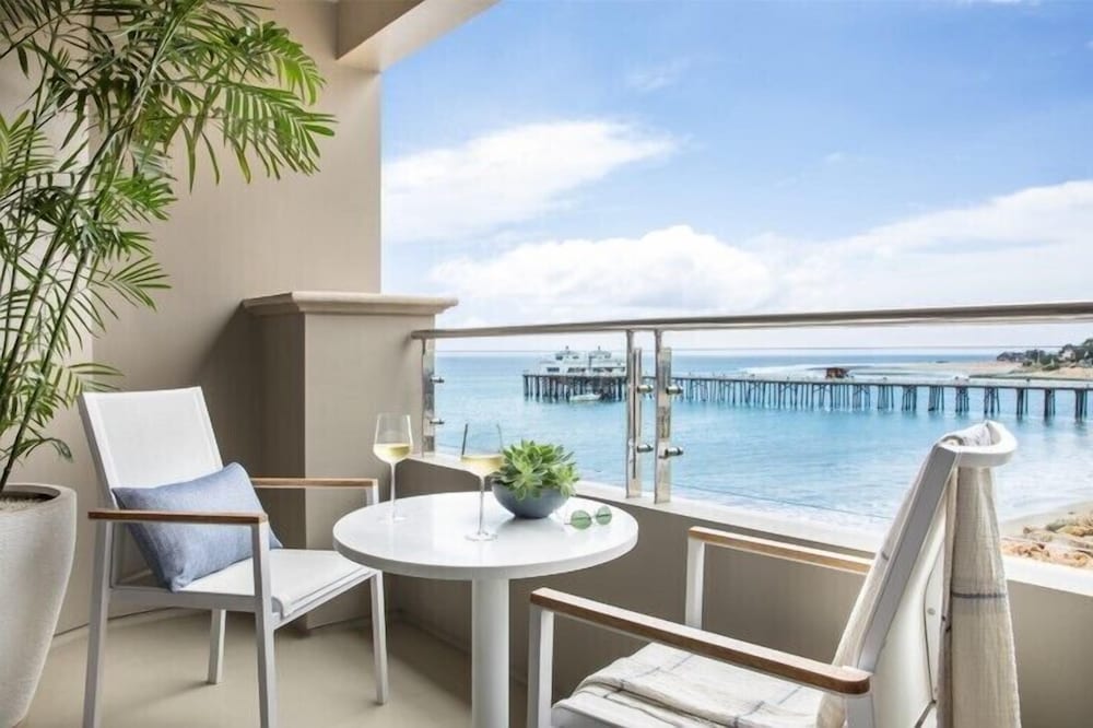 Room, 1 King Bed, Balcony, Harbor View (Fireplace) - Photo 4