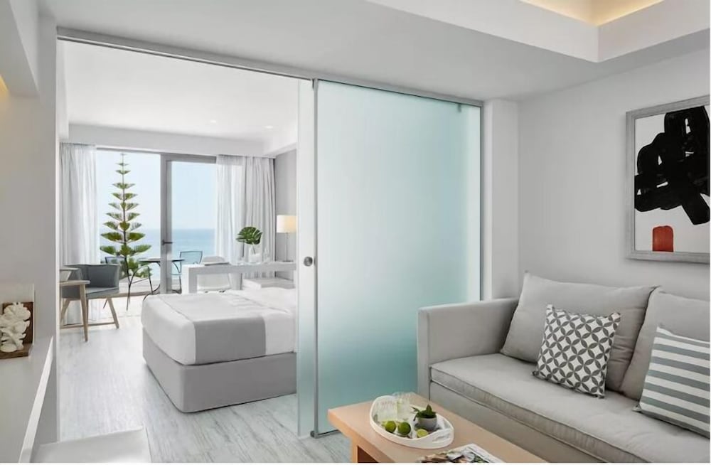 Superior Suite, Sea View (Junior) photo 2