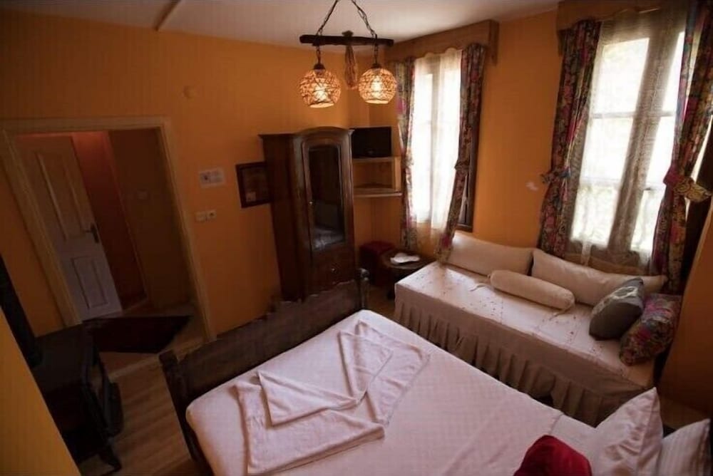 Family Deluxe Room with Fireplace photo 1