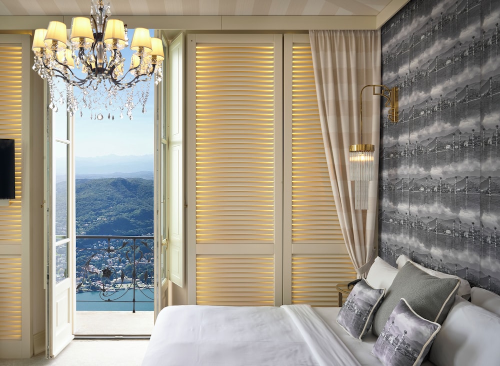 CABANA SIGNATATURE ROOM, LAKE VIEW