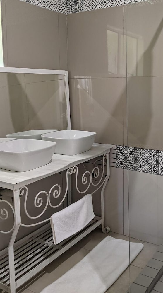 Deluxe Room, 1 Bedroom, Non Smoking, Garden View