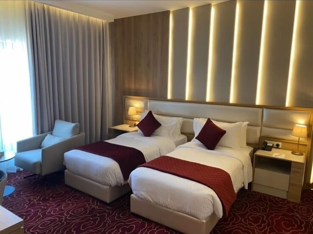 Deluxe Double Room, 1 Bedroom, Smoking photo 2