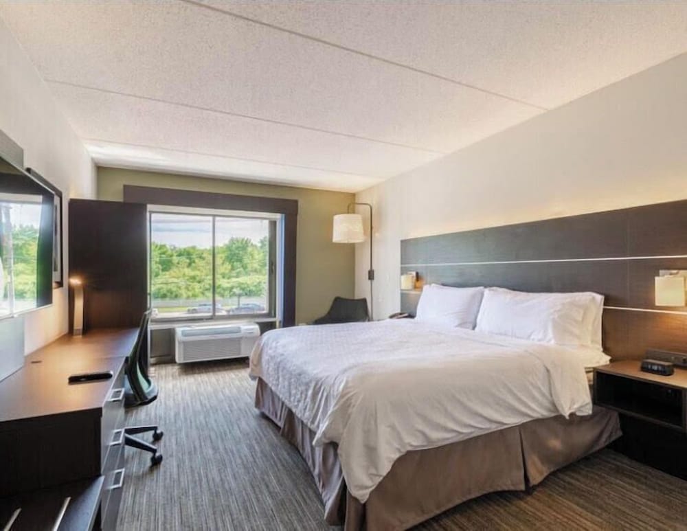 Standard Room, 1 King Bed, Accessible (Communications) - Photo 1